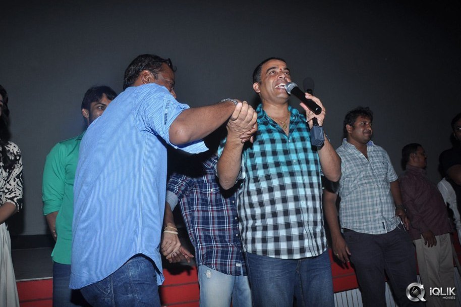 Pilla-Nuvvu-Leni-Jeevitham-Movie-Team-Visits-Viswanath-Theatre